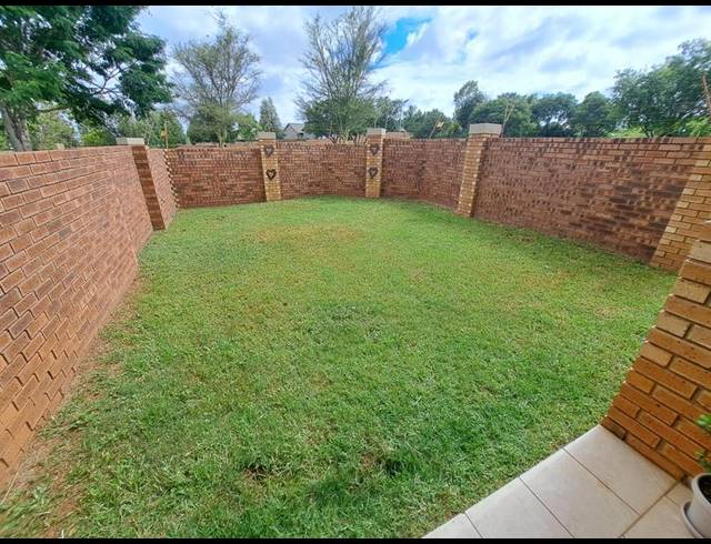 2 BEDROOM TOWNHOUSE FOR SALE IN MOOIKLOOF RIDGE ESTATE